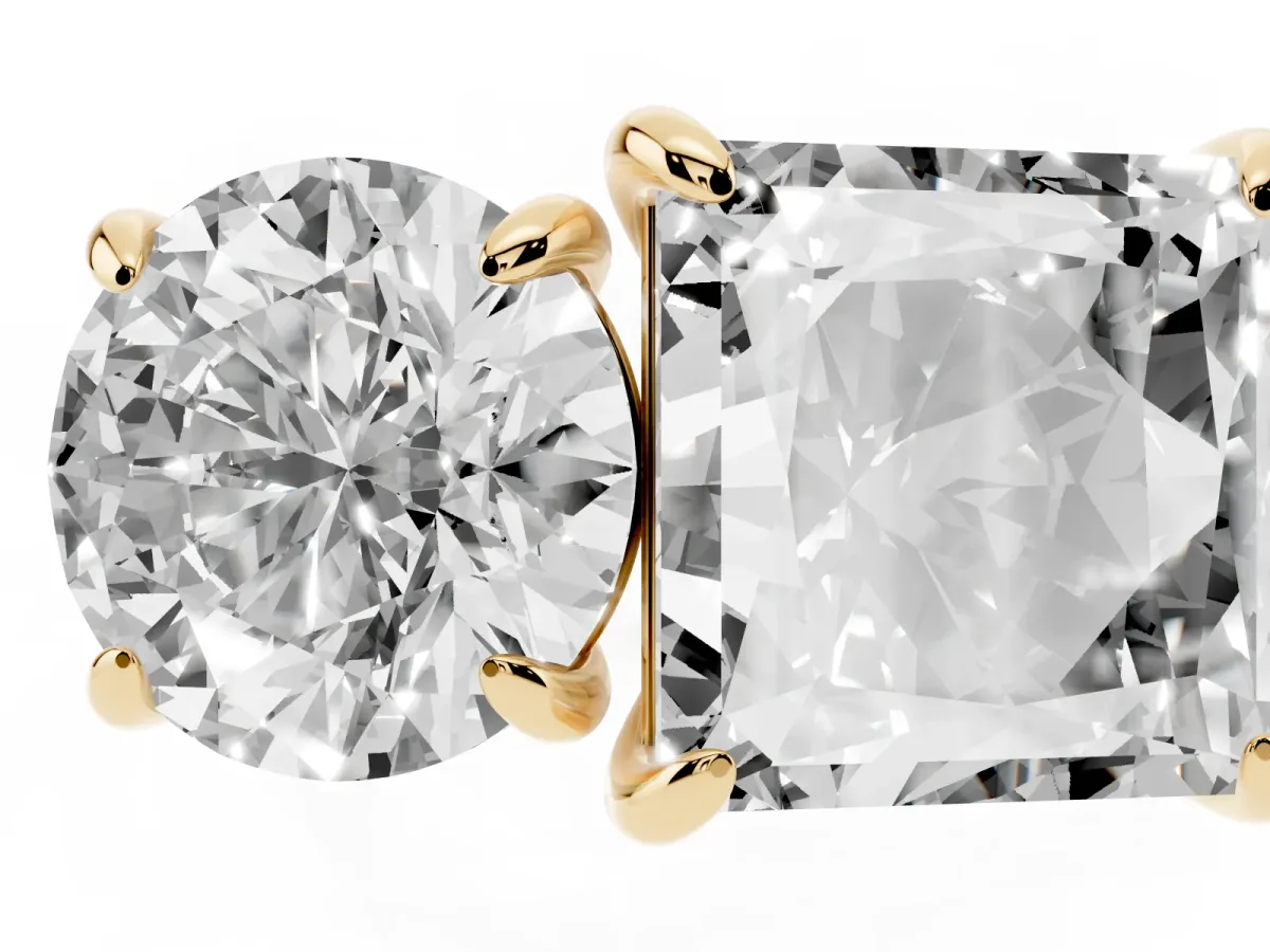 Round and Princess Toi Moi Ring with Prong Setting and Plain Band Yellow gold