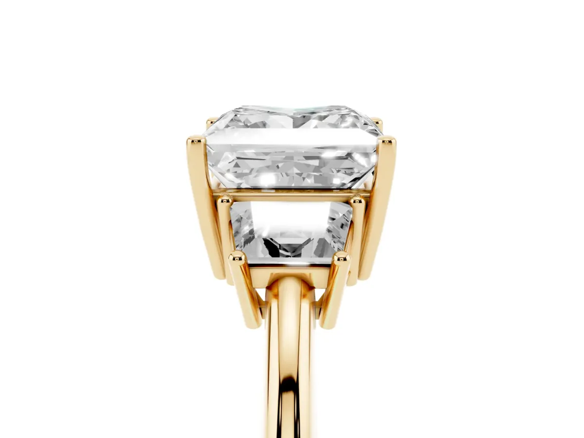 Princess Cut Diamond Three-Stone Ring with Trapezoid Side Stones and Prong Setting Yellow gold