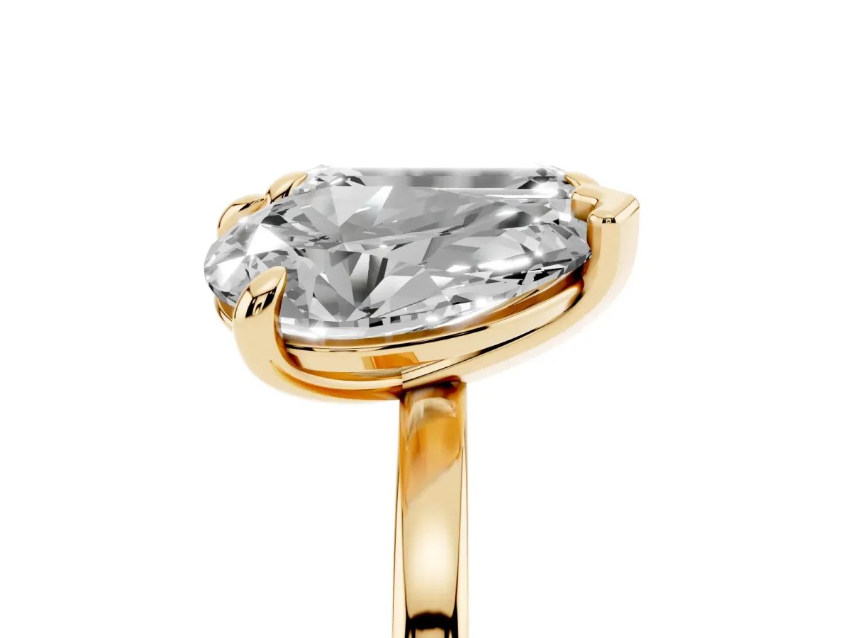 Pear and Emerald Toi Moi Ring with Prong Setting and Plain Band Yellow gold