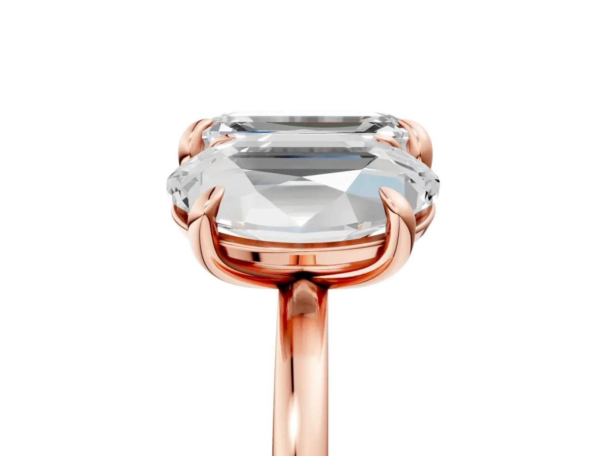 Oval and Emerald Toi Moi Ring with Prong Setting and Plain Band Rose gold