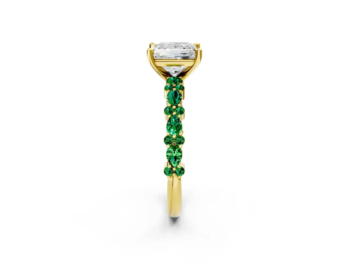 Princess Cut Diamond Side Stone Solitaire Ring with Round Emerald and Four-Prong Setting Yellow gold