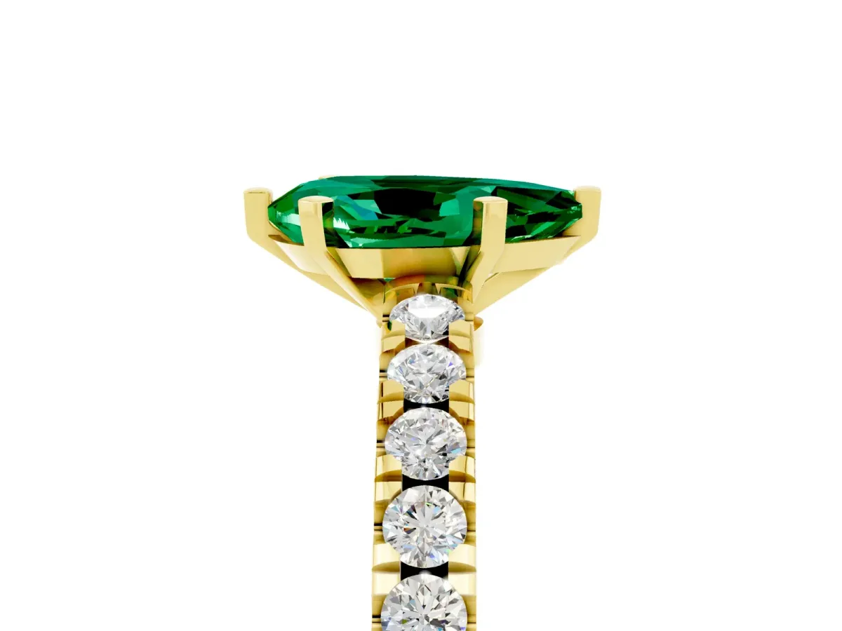 Pear Cut Solitaire Emerald with Pavé Band and Four-Prong Setting Yellow gold