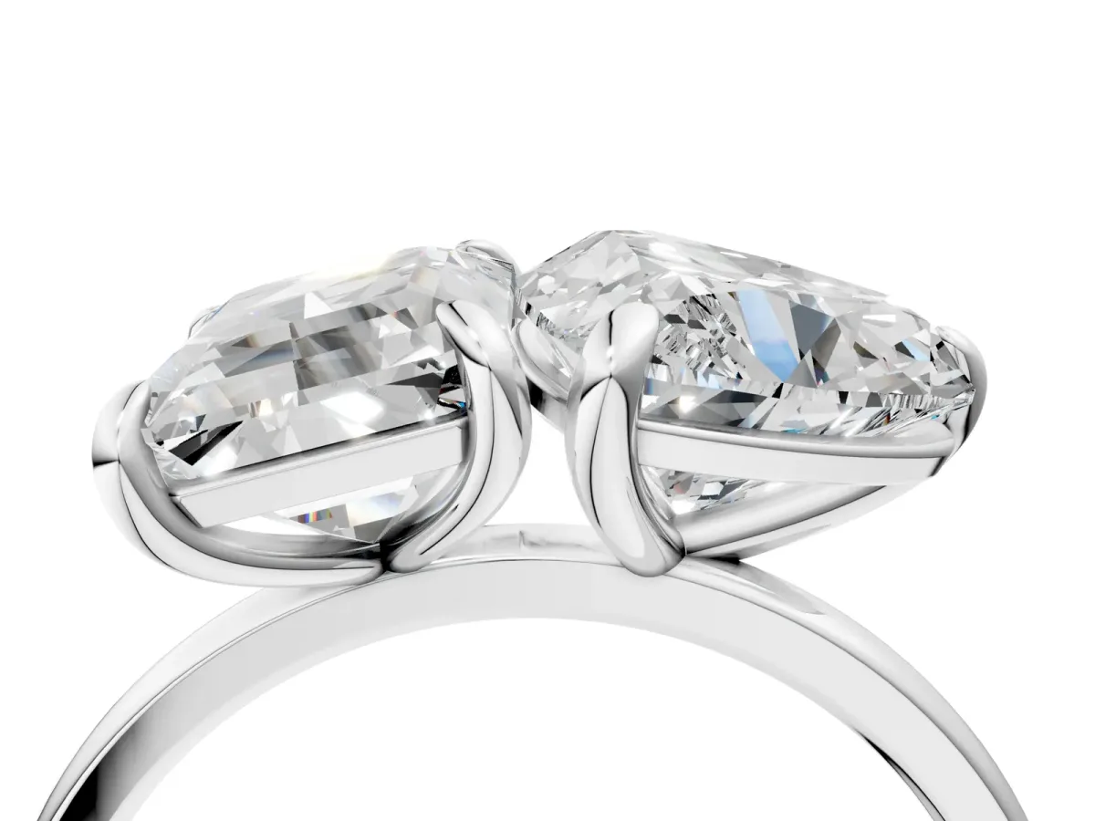 Emerald and Heart Toi Moi Ring with Prong Setting and Plain Band Silver