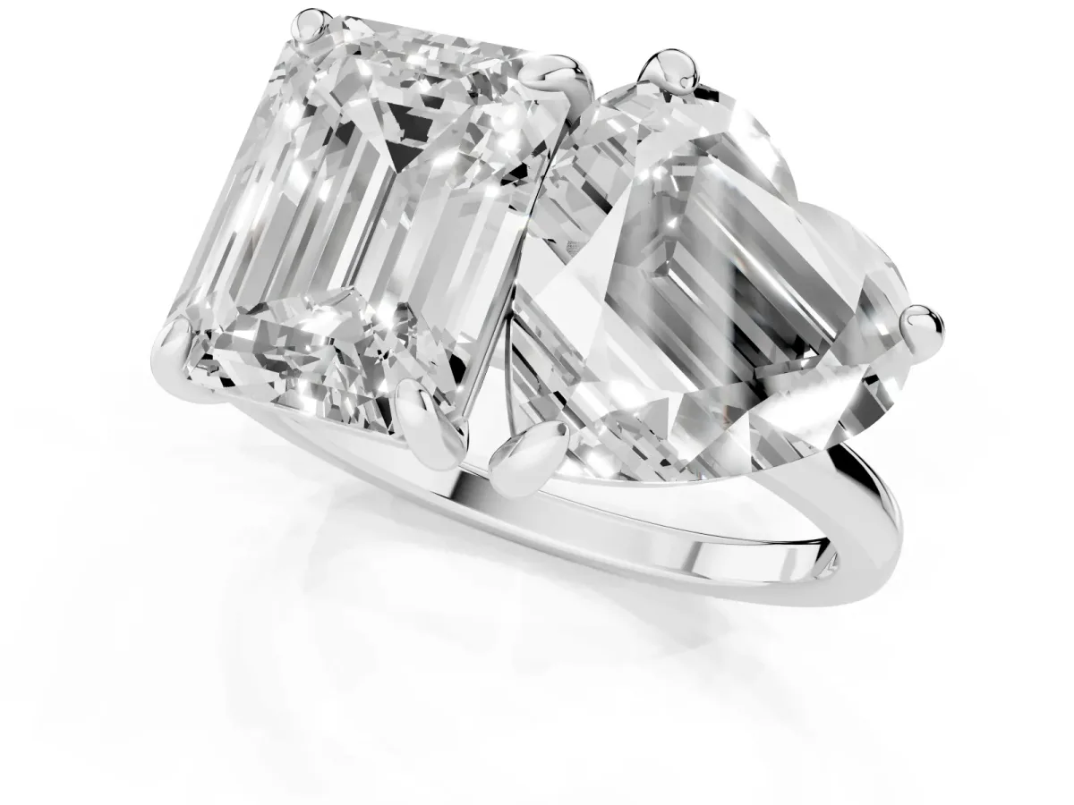 Emerald and Heart Toi Moi Ring with Prong Setting and Plain Band Silver