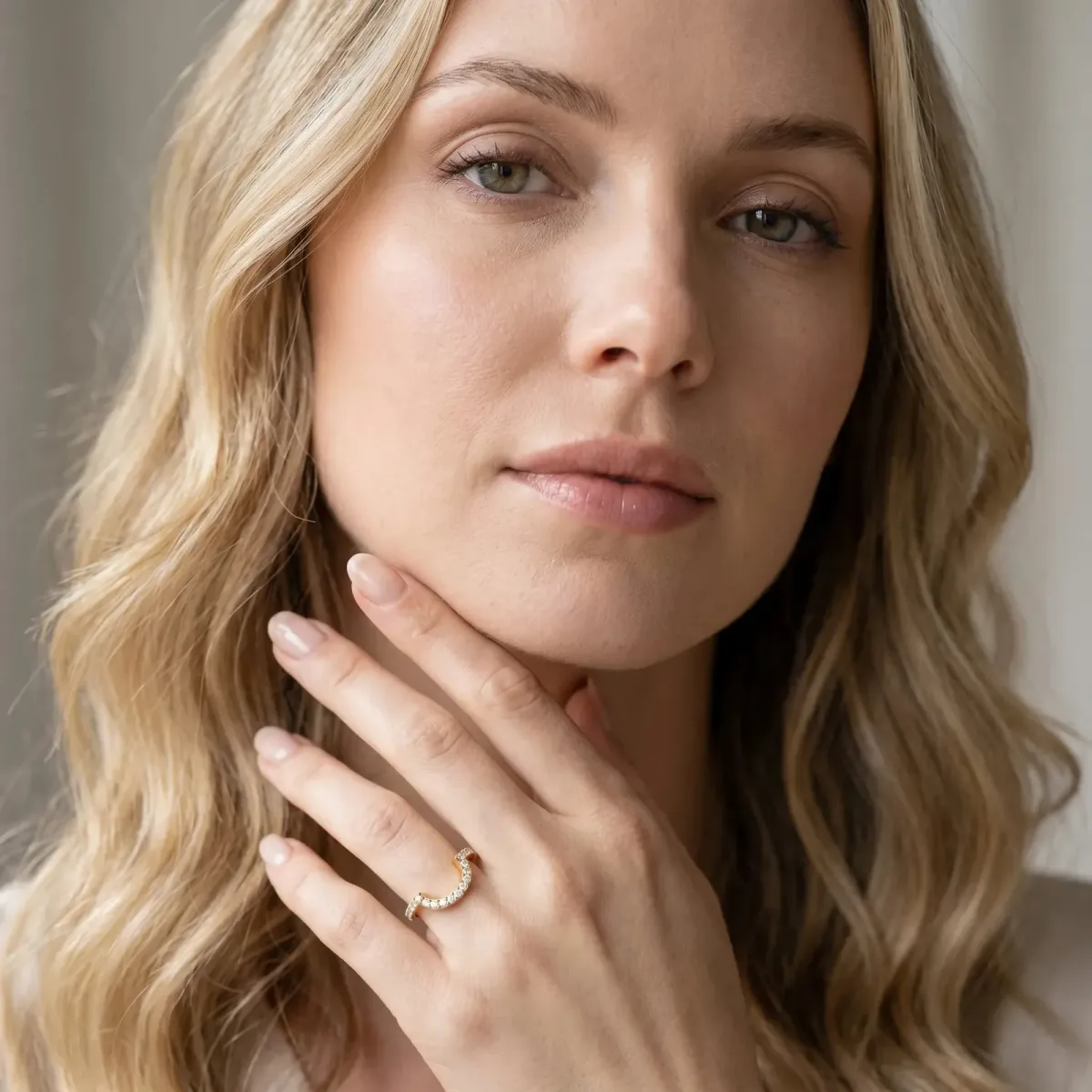 U-Shaped Pavé Round Diamond Contour Band Yellow gold