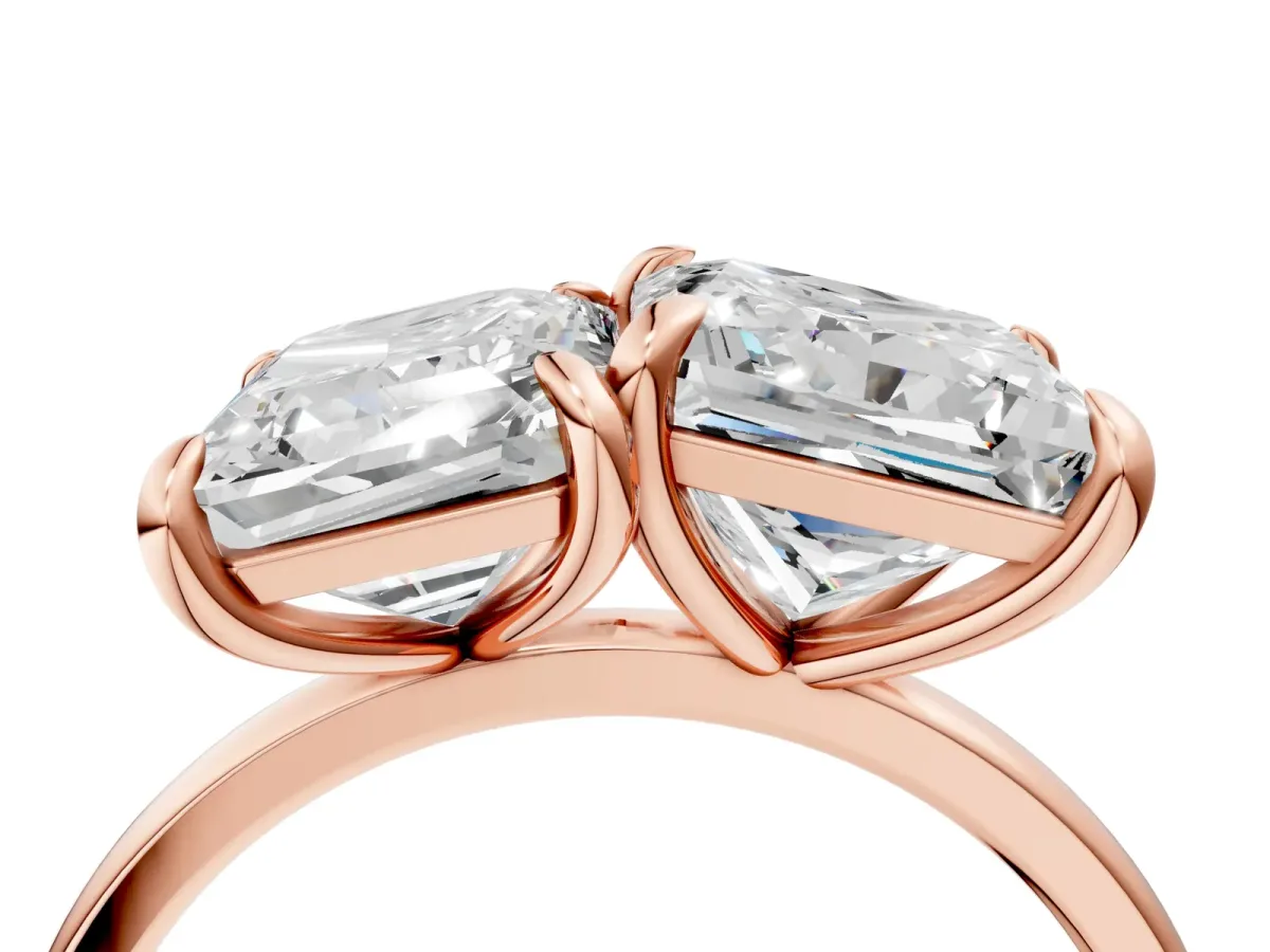Emerald and Princess Toi Moi Ring with Prong Setting and Plain Band Rose gold
