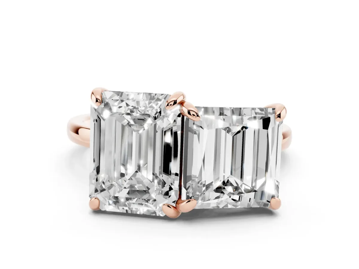Emerald and Princess Toi Moi Ring with Prong Setting and Plain Band Rose gold