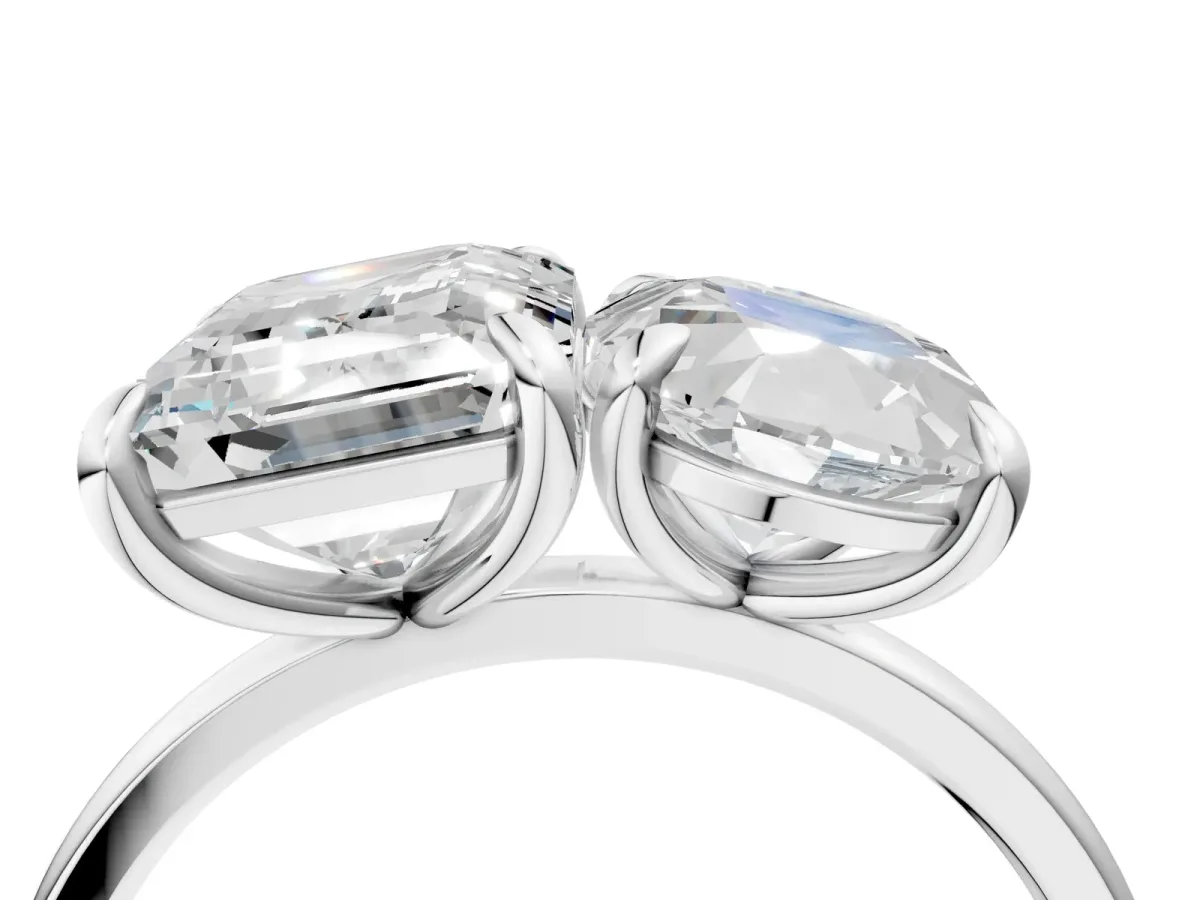 Oval and Emerald Toi Moi Ring with Prong Setting and Plain Band Silver