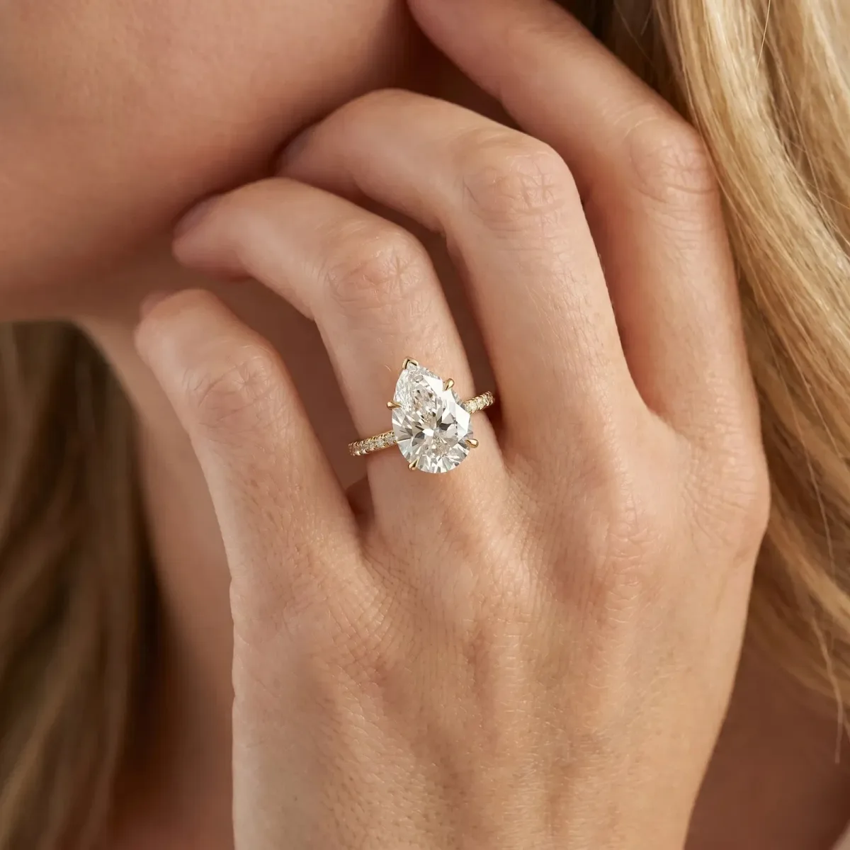 Pear Cut Diamond Solitaire Ring with Six-Prong Setting and Classic Band Yellow gold