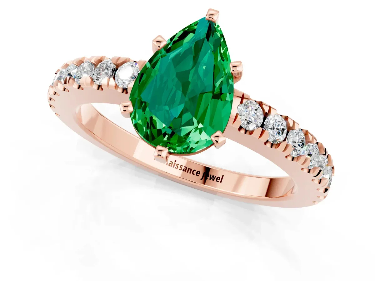 Pear Cut Solitaire Emerald with Pavé Band and Four-Prong Setting Rose gold