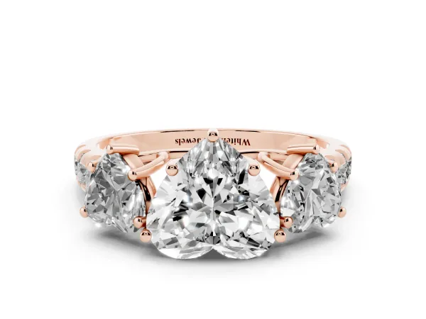 Three-Stone Heart Cut Diamond Pavé Band with Prong Setting Rose gold