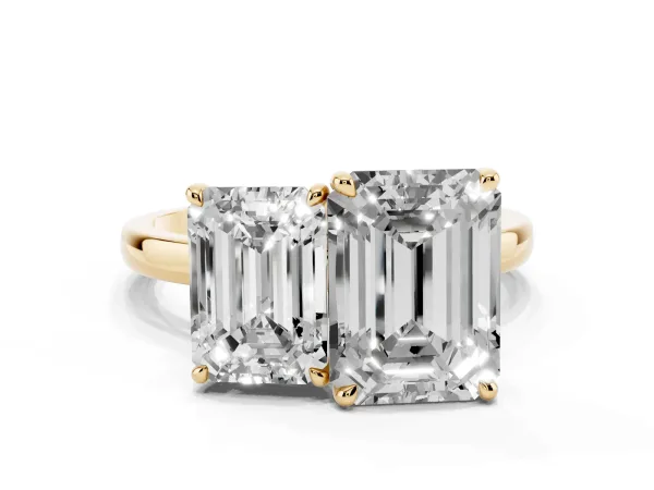 Emerald Cut and Emerald Cut Toi Moi Ring with Prong Setting Yellow gold