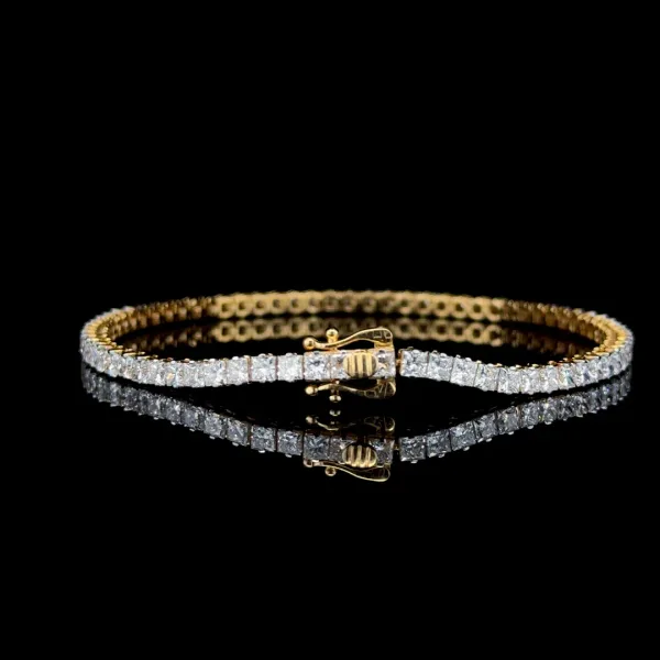 Princess Cut Diamond Tennis Bracelet with Four-Prong Setting Yellow gold