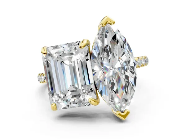Emerald and Marquise Toi Moi Ring with Prong Setting and Pave Band Yellow gold