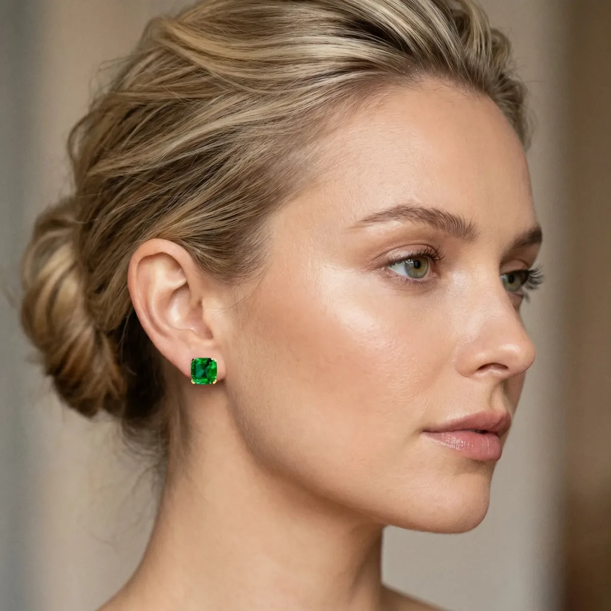 Cushion Cut Emerald Stud Earrings Yellow gold