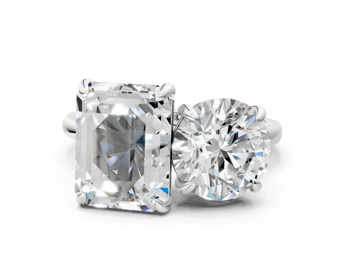 Round and Emerald Toi Moi Ring with Prong Setting and Plain Band Platinum