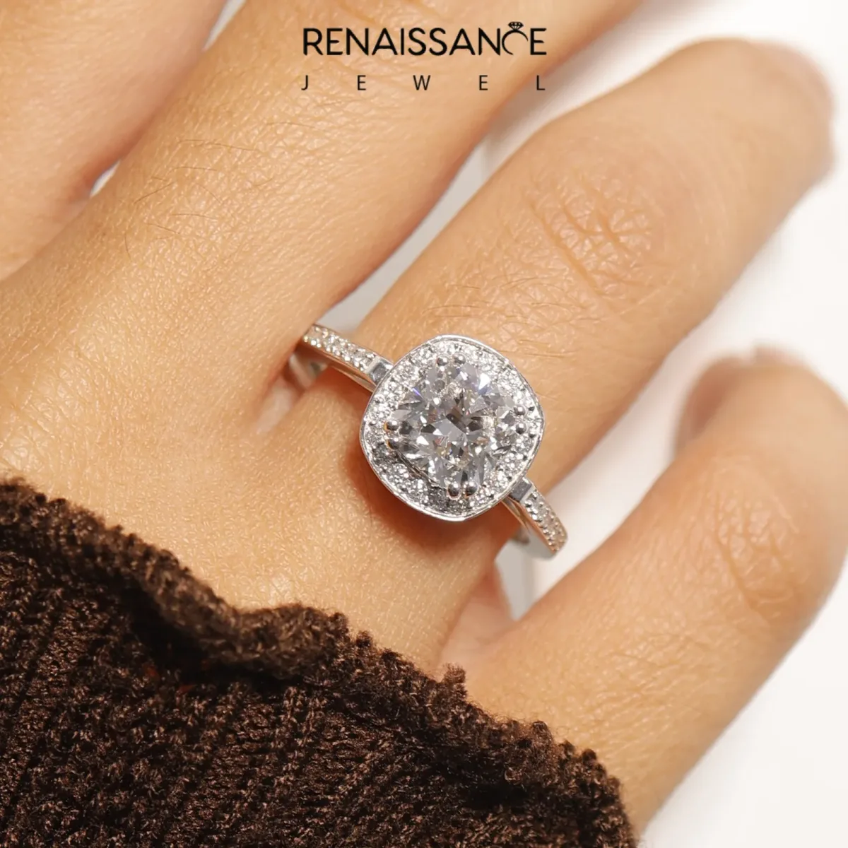 Cushion Cut Diamond Halo Ring with Split Shank and Four-Prong Setting White gold