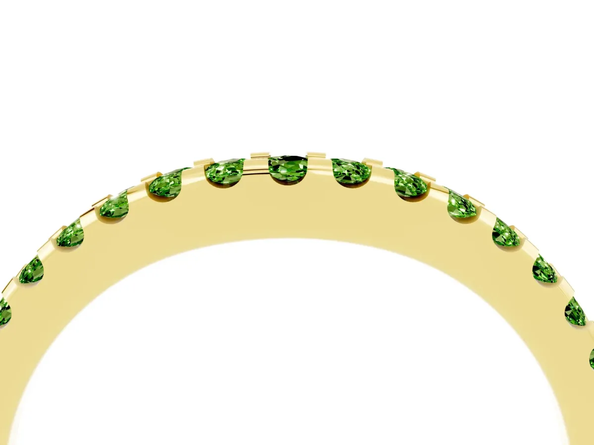 Round Peridot Pavé Curved Wedding Band Yellow gold