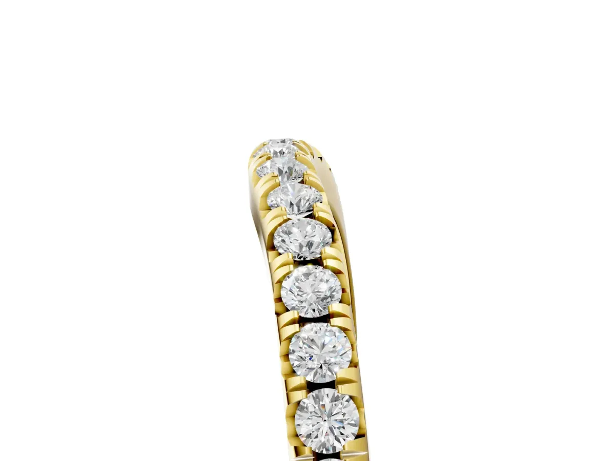 Round Diamond Pavé Curved Band with Shared Prong Setting Yellow gold