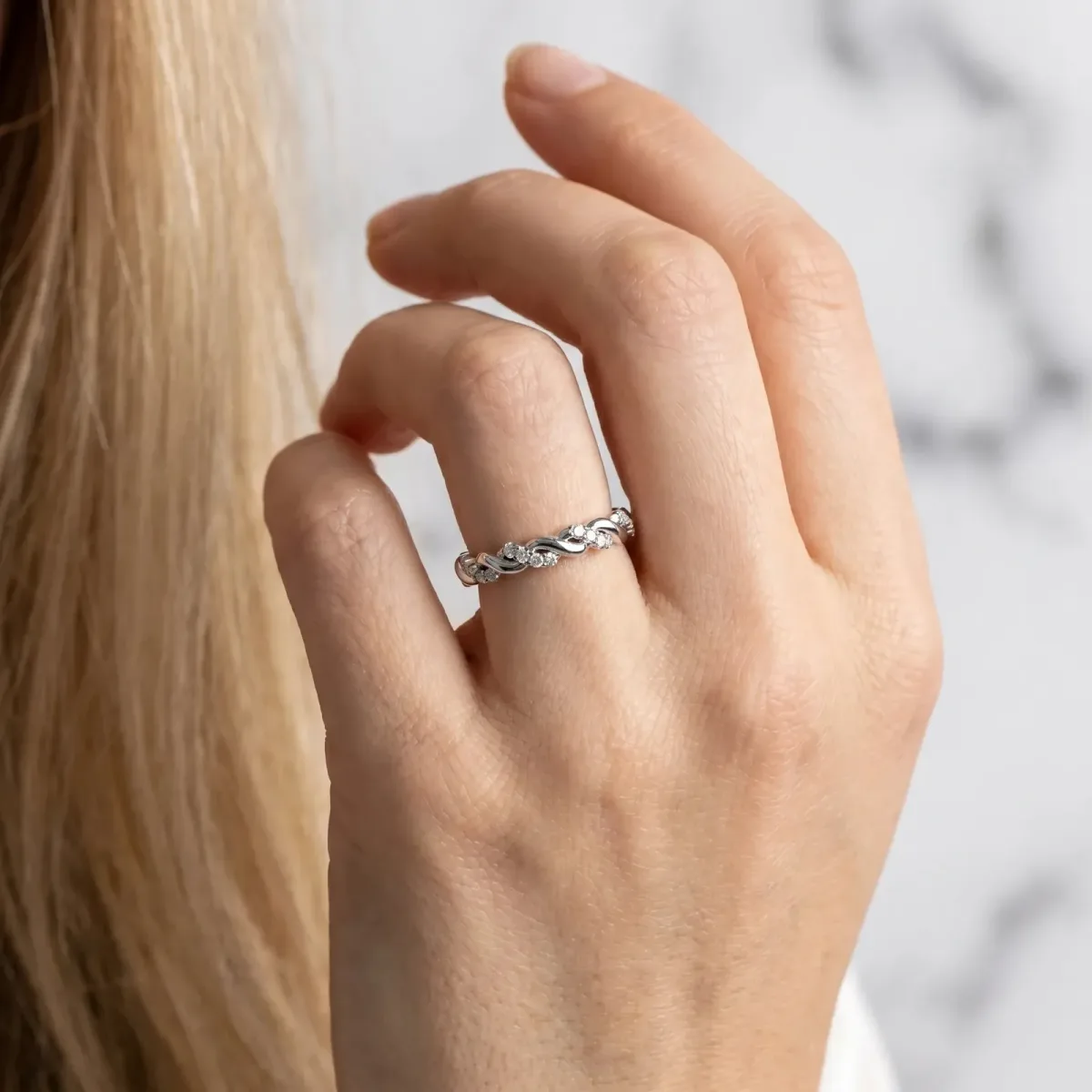Twisted Pavé Round Diamond Eternity Band Platinum