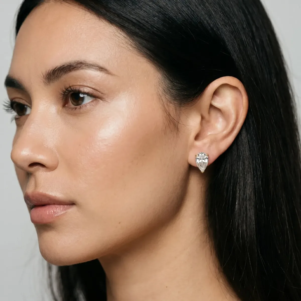 Pear Cut Diamond Stud Earrings Yellow gold