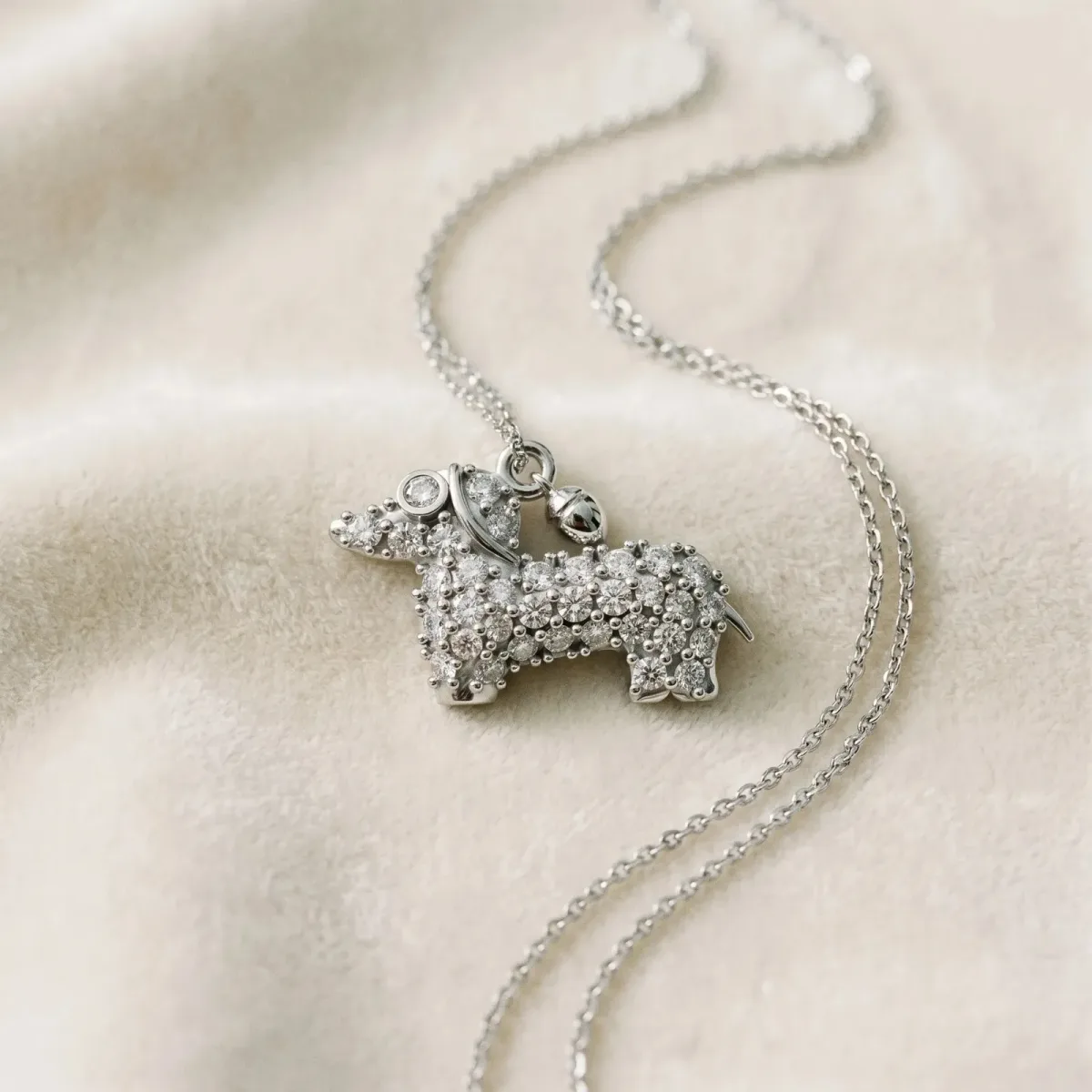 Pavé Round Diamond Prong-Set Dachshund Pendant White gold