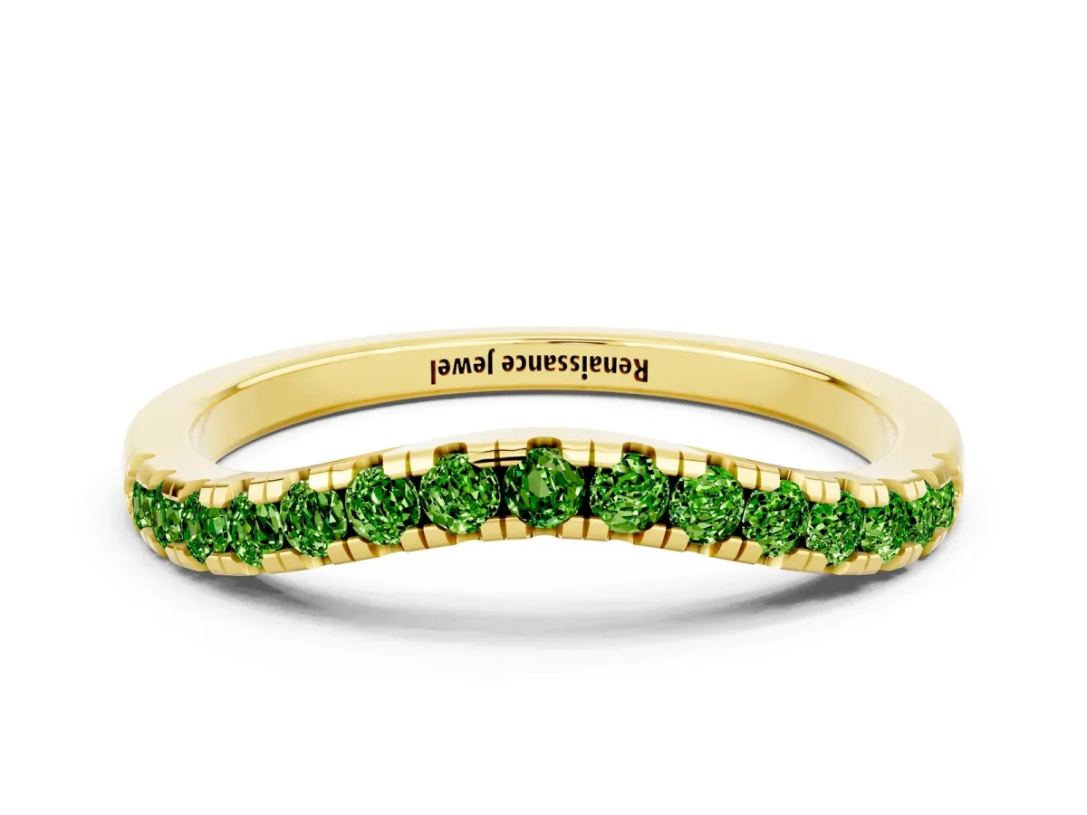 Peridot Pavé Curved Wedding Band Yellow gold
