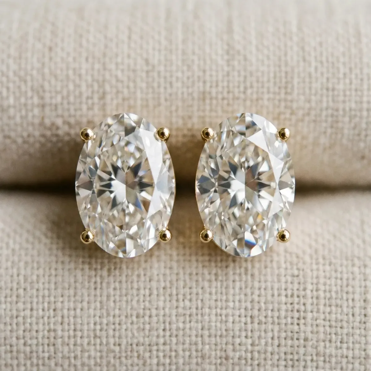 Oval Cut Diamond Stud Earrings Yellow gold