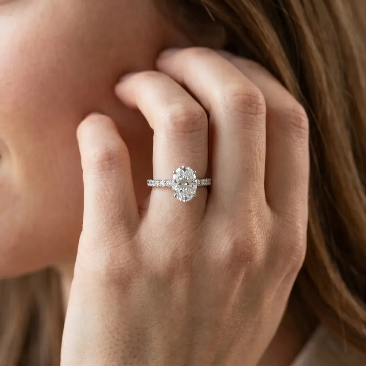 Oval Cut Diamond Solitaire Pavé Band with Four-Prong Setting White gold