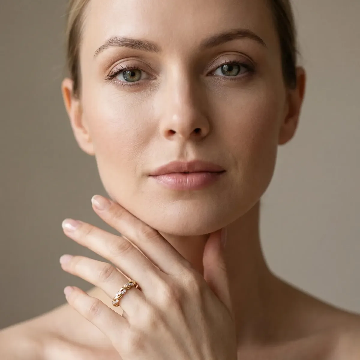 Twisted Pavé Round Diamond Eternity Band Yellow gold