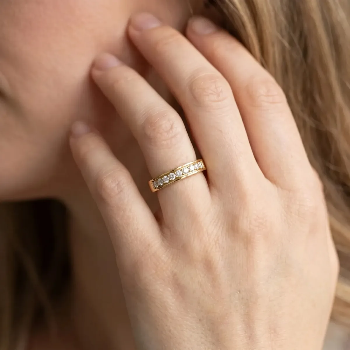 Channel-Set Round Diamond Eternity Band with Shared Prong Setting Yellow gold
