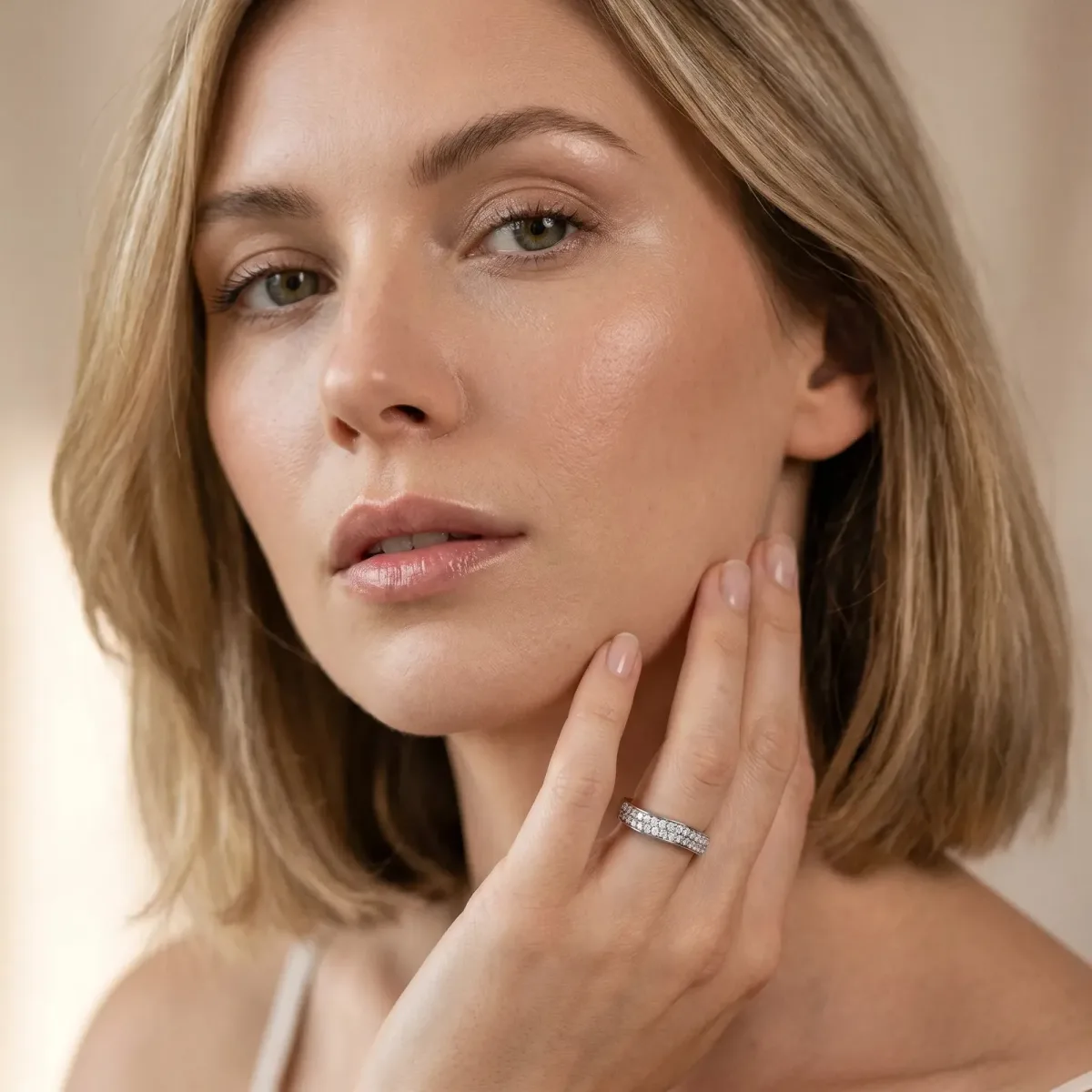 Pavé Round Diamond Contour Band Platinum