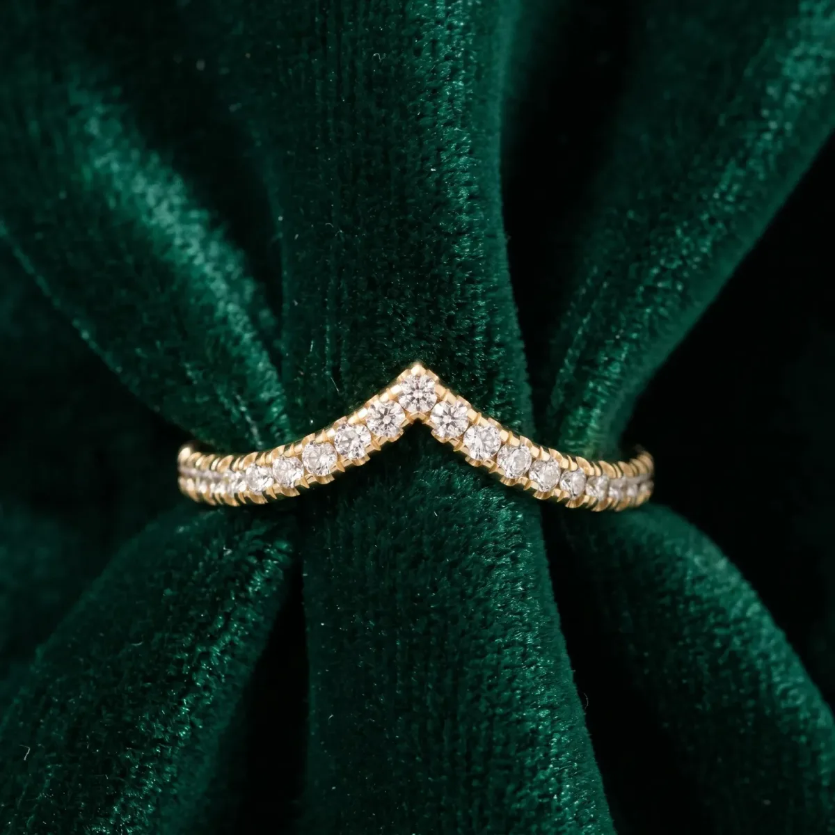 Pavé Round Diamond V-Shaped Chevron Band with Shared Prong Setting Yellow gold