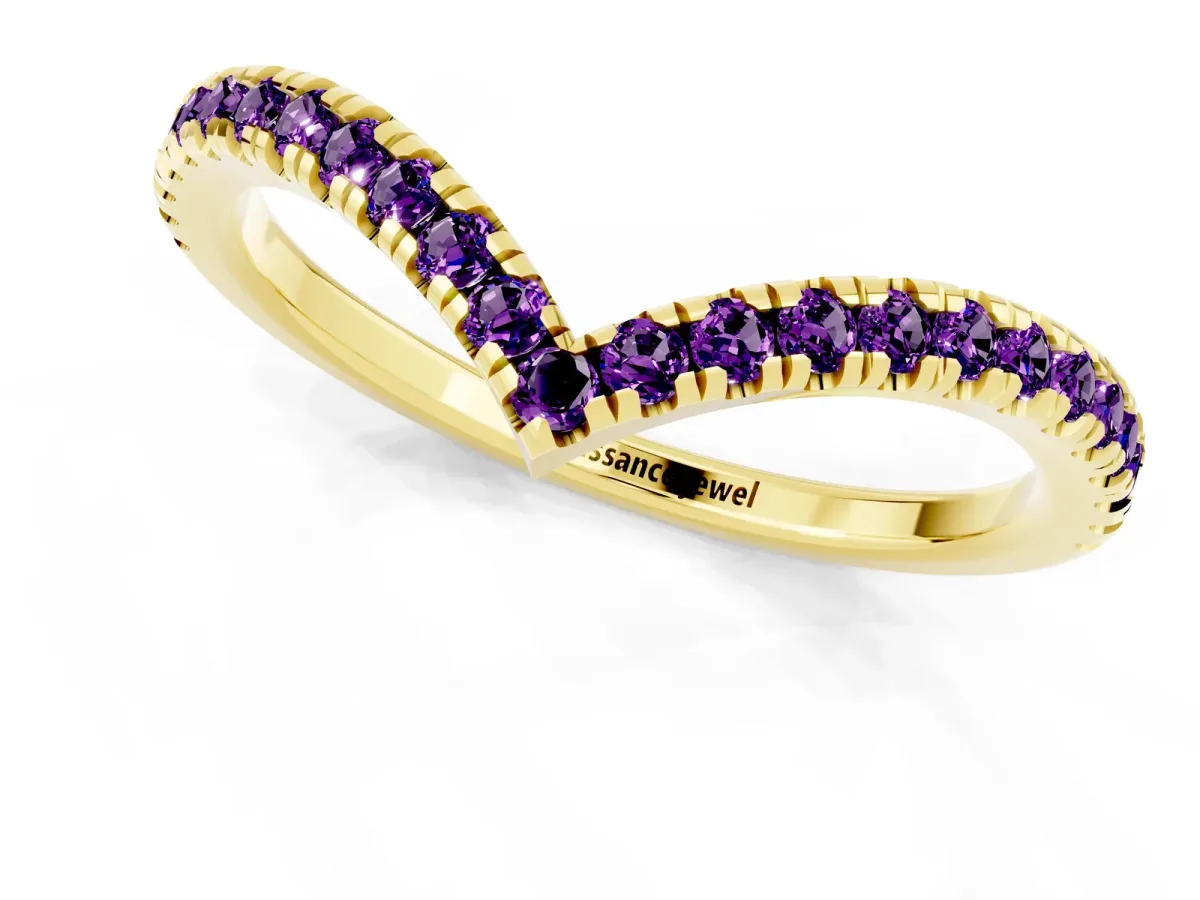 Pavé Round Amethyst V-Shaped Chevron Band with Shared Prong Setting Yellow gold