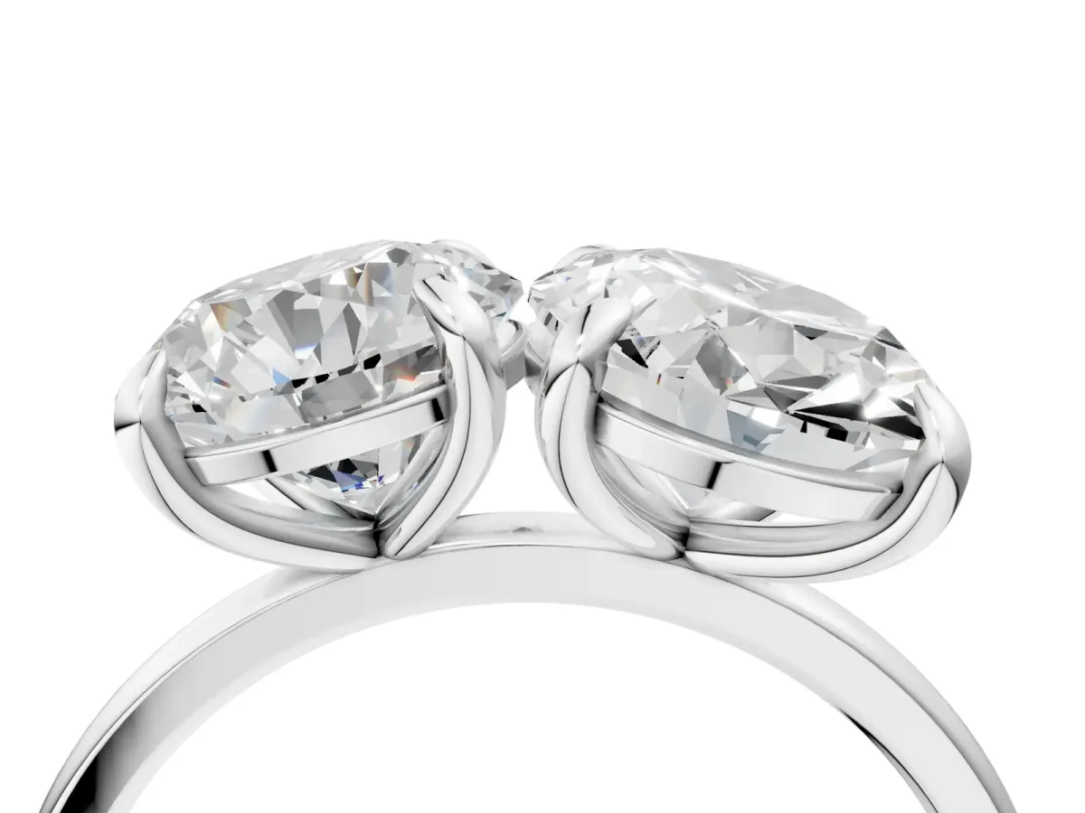 Round and Oval Toi Moi Ring with Prong Setting and Plain Band Platinum