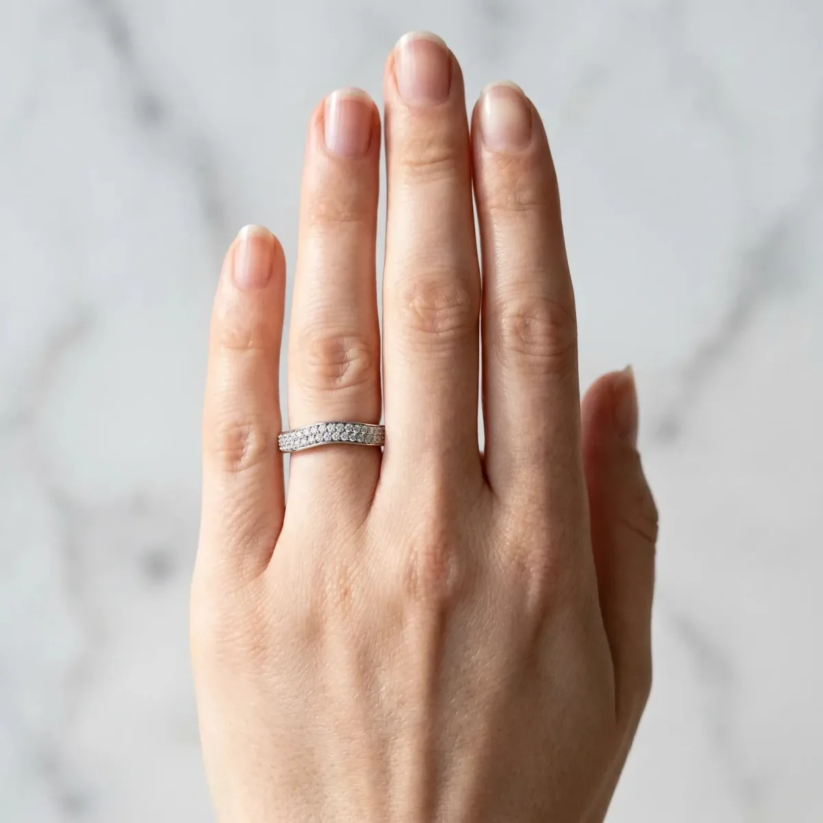 Pavé Round Diamond Contour Band Platinum