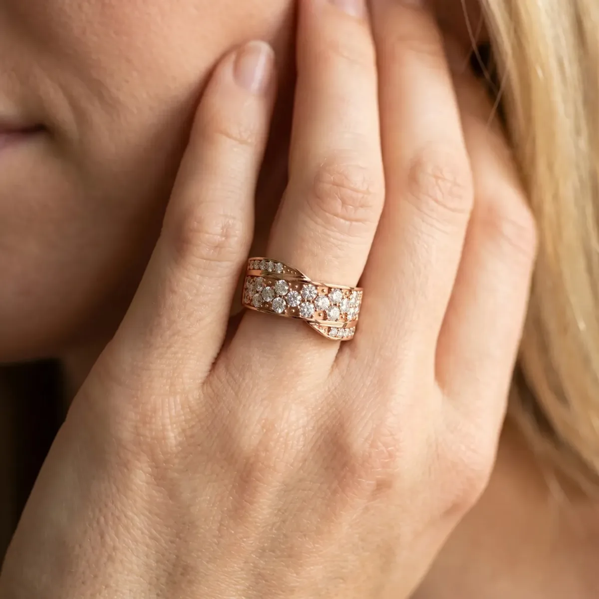 Pavé Round Diamond Crossover Band with Bead Prong Setting Rose gold