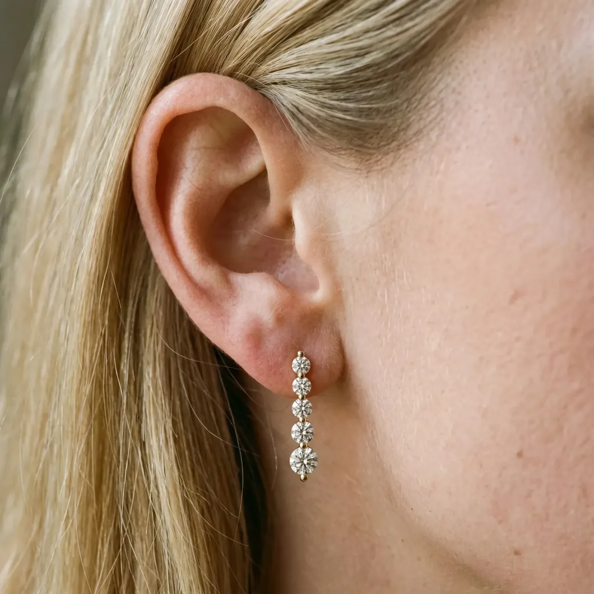 Round Diamond Prong Set Drop Earrings Yellow gold