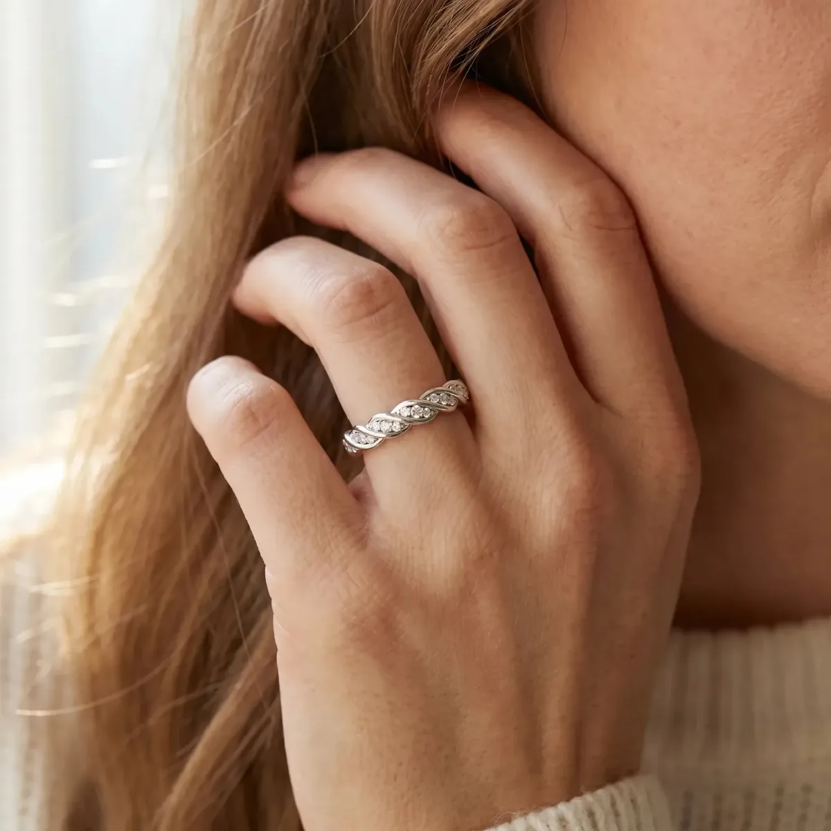 Twisted Pavé Round Diamond Eternity Band with Shared Prong Setting White gold