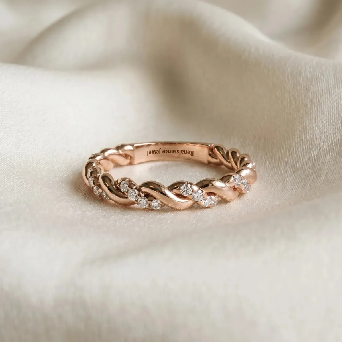 Twisted Pavé Round Diamond Eternity Band Rose gold