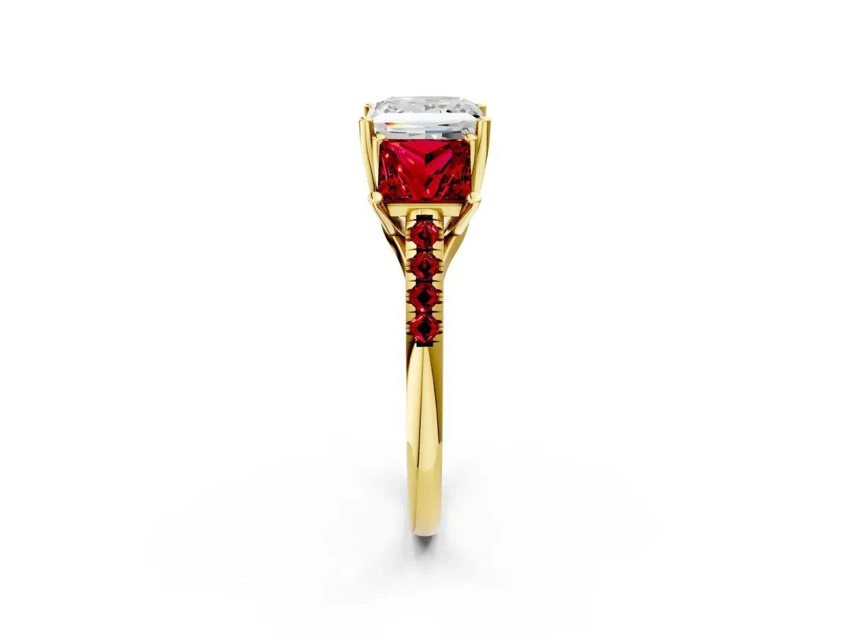 Three-Stone Princess Cut Diamond Ring with Round Ruby Pavé Band and Prong Setting Yellow gold