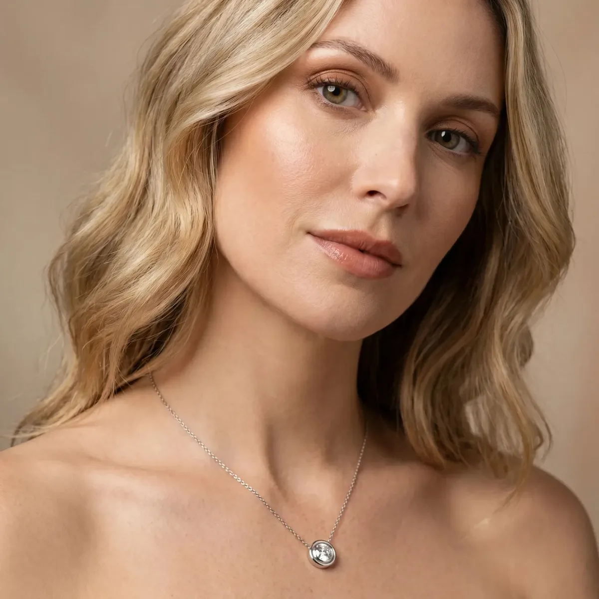 Bezel Round Diamond Pendant White gold