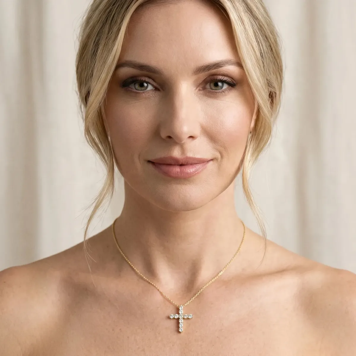 Round Diamond Prong-Set Cross Pendant Yellow gold