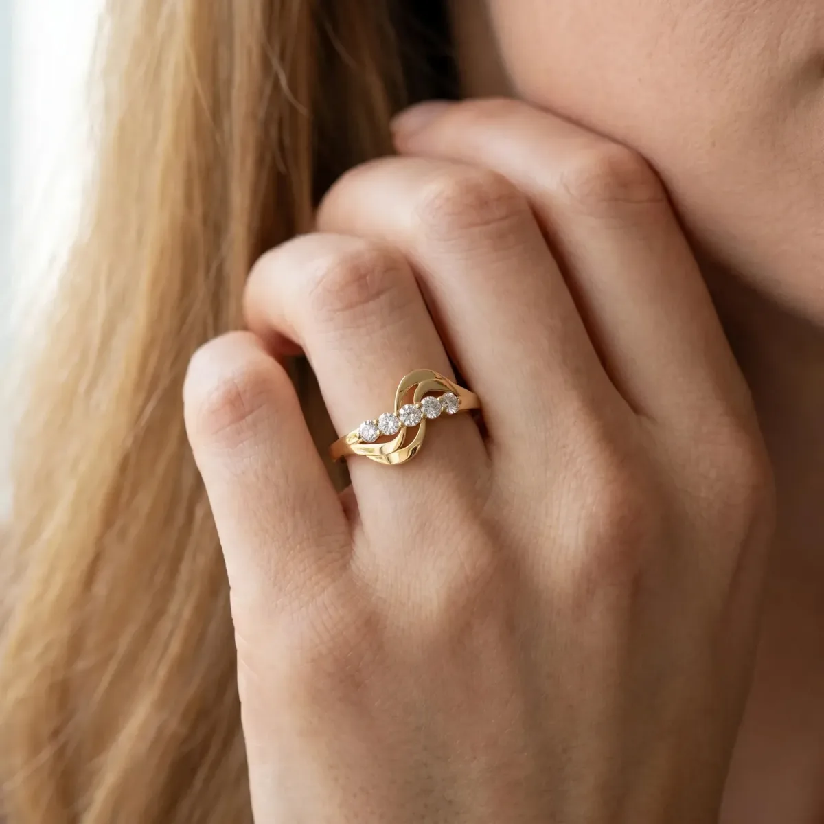 Five-Stone Round Diamond Crossover Band with Prong Setting Yellow gold