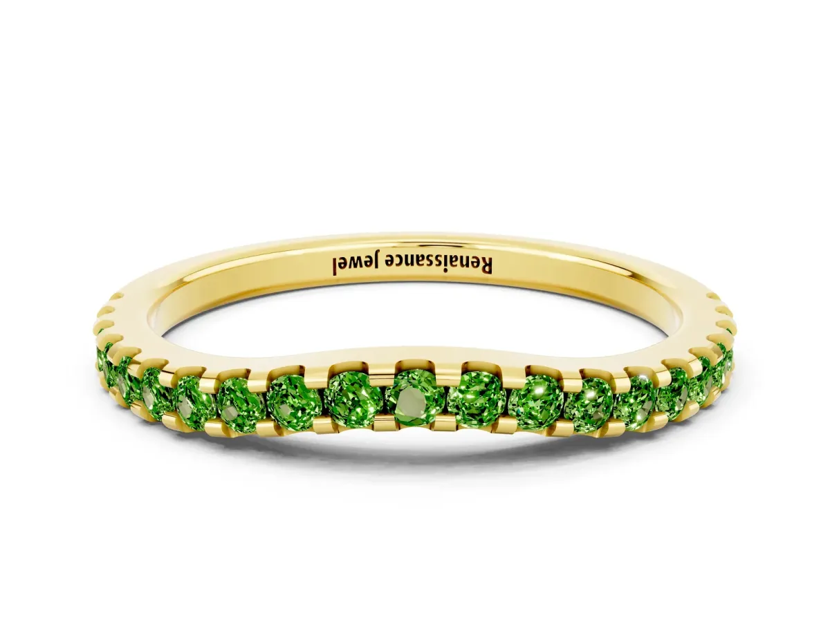 Round Peridot Pavé Curved Wedding Band Yellow gold