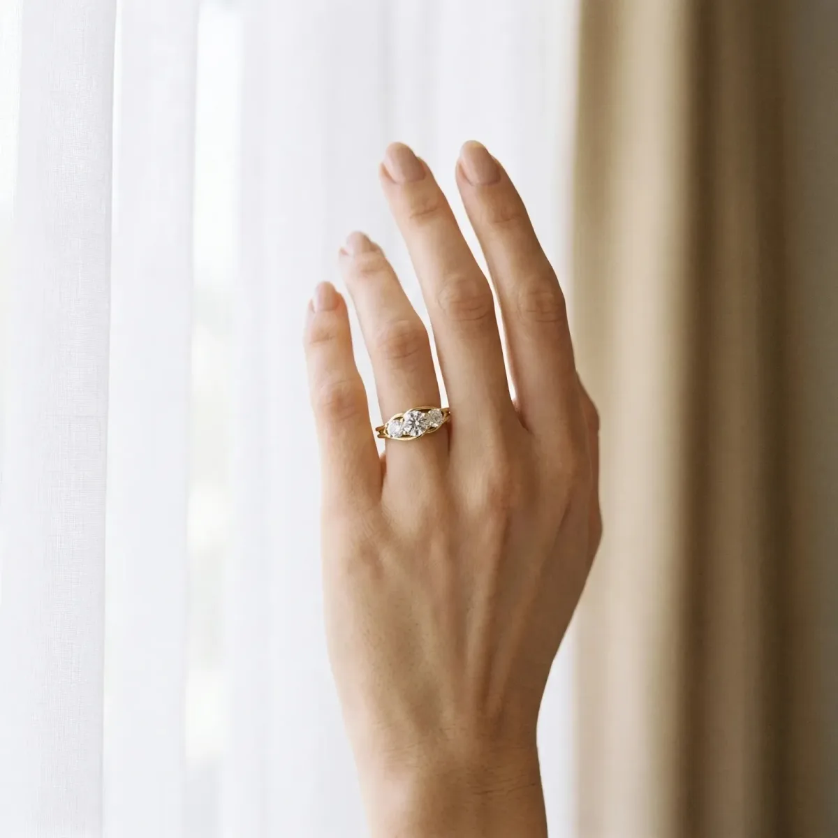 Three-Stone Round Cut Diamond Split Shank Prong Setting Ring Yellow gold