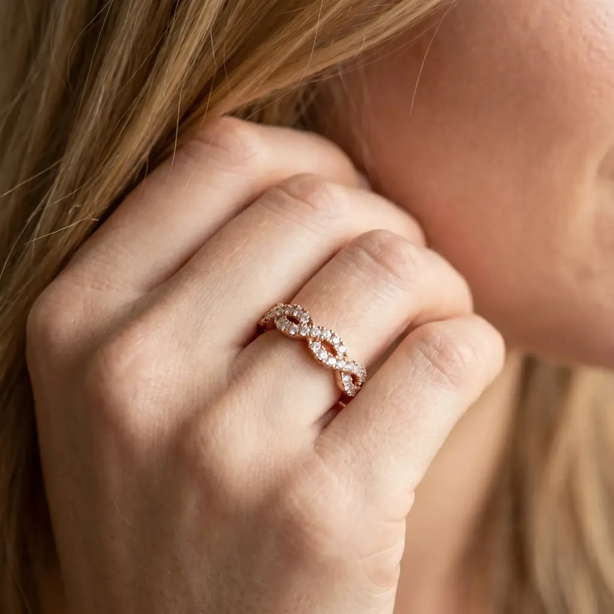 Round Diamond Twisted Eternity Band with Pavé and Shared Prong Setting Rose gold