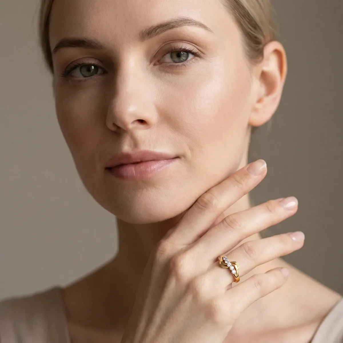 Five-Stone Round Diamond Crossover Band with Prong Setting Yellow gold