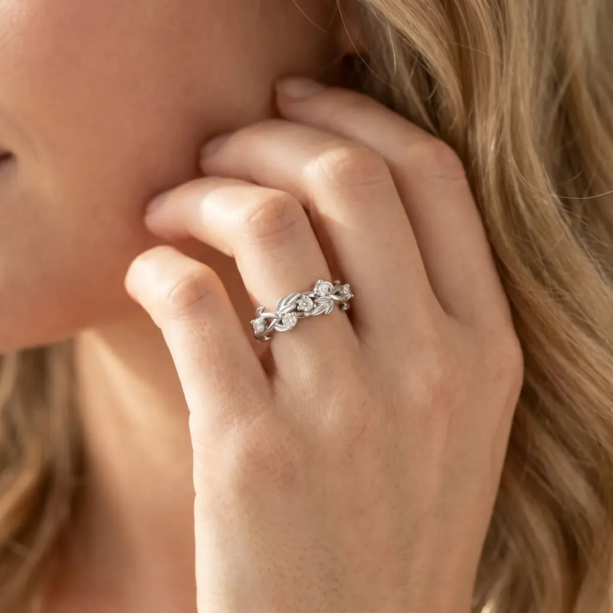 Round Diamond Leaf Motif Band with Prong Setting Silver