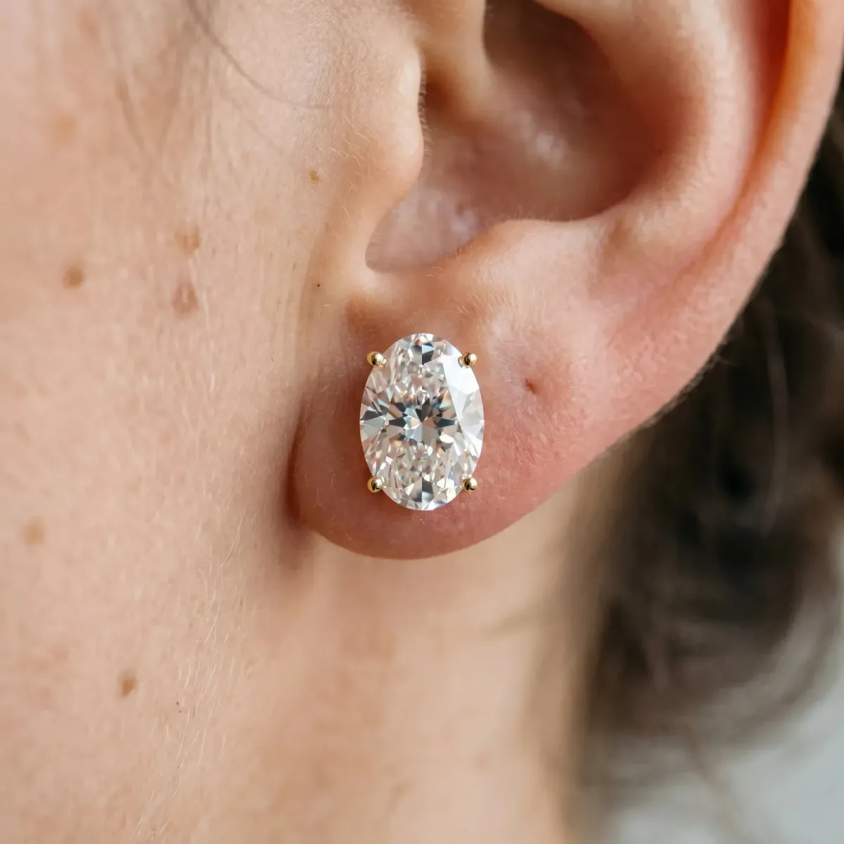 Oval Cut Diamond Stud Earrings Yellow gold